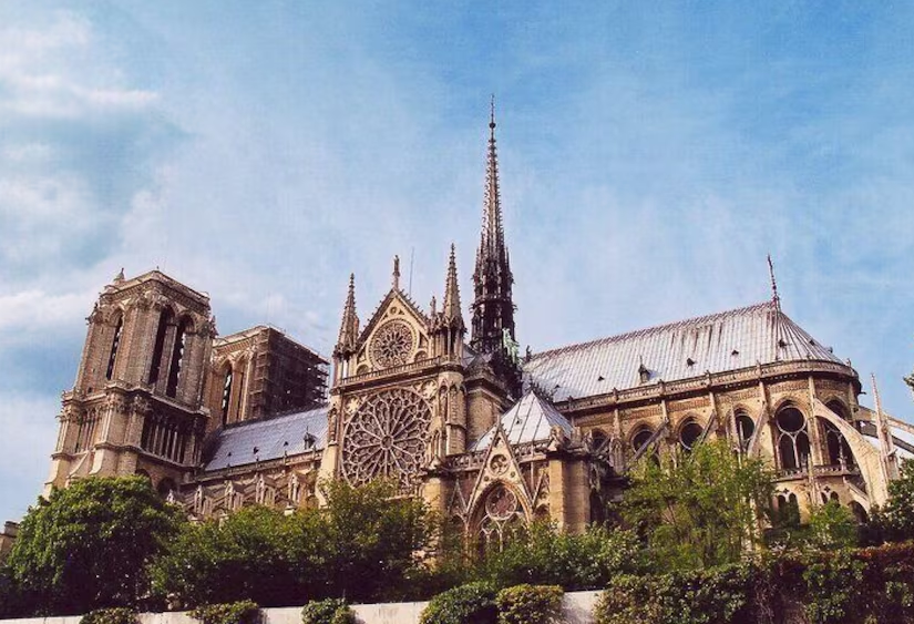 Ancient Origins of Medieval Churches Walking Tour in Notre Dame